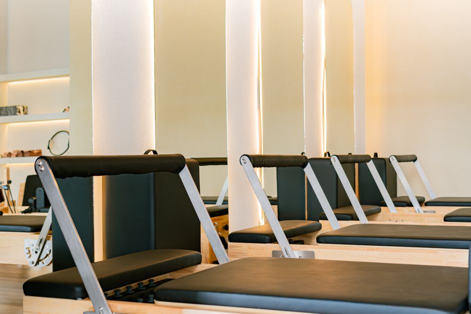 Unutrašnjost studija Fitness Kutak, oprema i prirodno svjetlo
